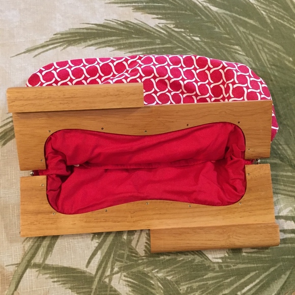 4/$20 Old Navy Red & White Clutch Wooden Handle - Picture 2 of 5